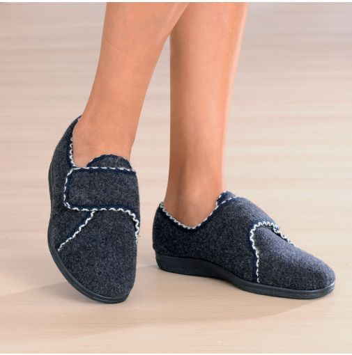 Chaussons / Chaussures avec scratch, semelle antidérapante femme âgée